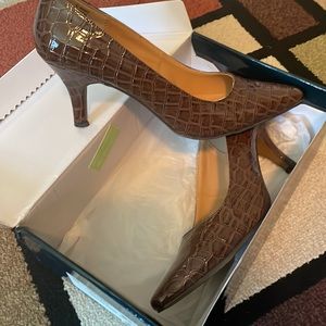 Gently used pumps